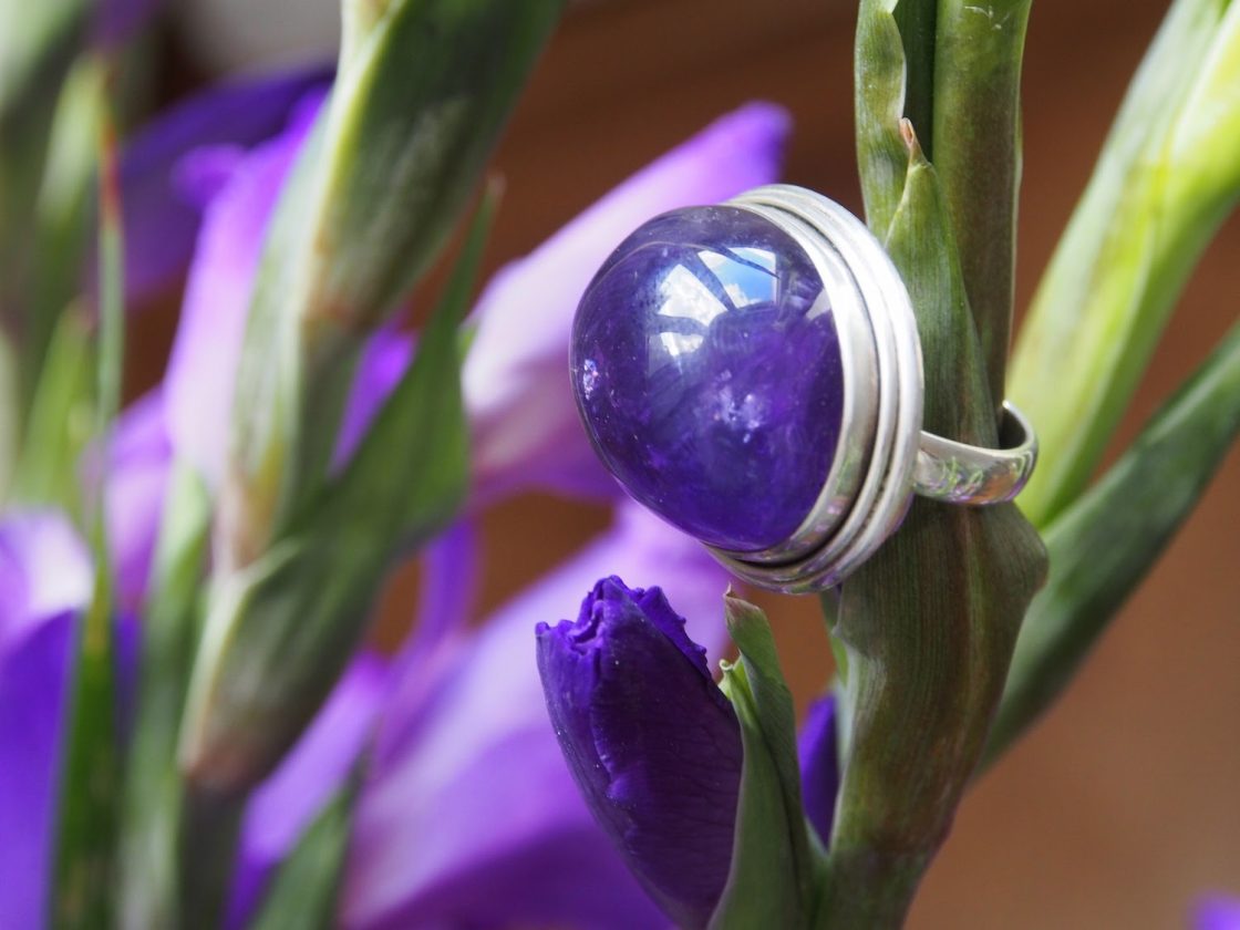 Ametist: semnificații și proprietăți ale pietrei spiritualității ...