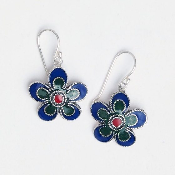 Cercei etnici handmade din argint si email colorat, lucrati manual in Thailanda sunt o alegere inspirata pentru cadouri in martie
