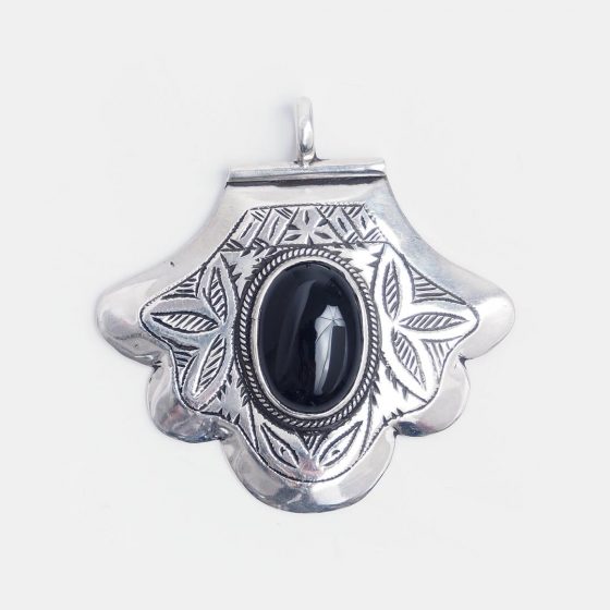 pandantiv argint cu onix negru, piatra semipretioasa a zodiei capricorn