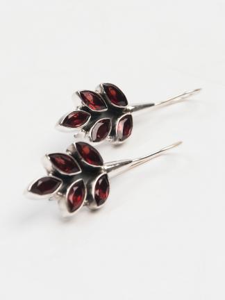 Cercei din argint și granat fațetat Singhri, India